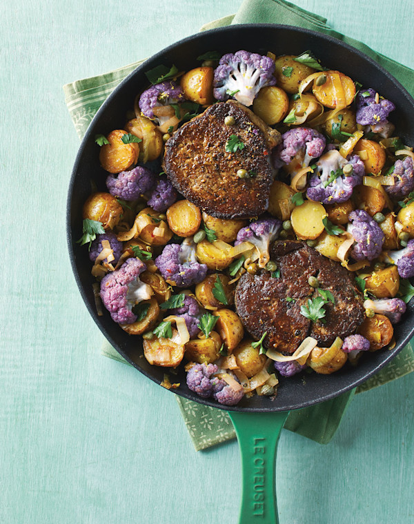Pan-Seared Steak with Potatoes, Cauliflower & Leeks