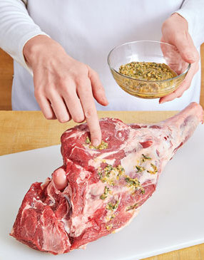 Rosemary-and-Garlic-Roasted-Leg-of-Lamb-with-Shrewsbury-Sauce-Step1